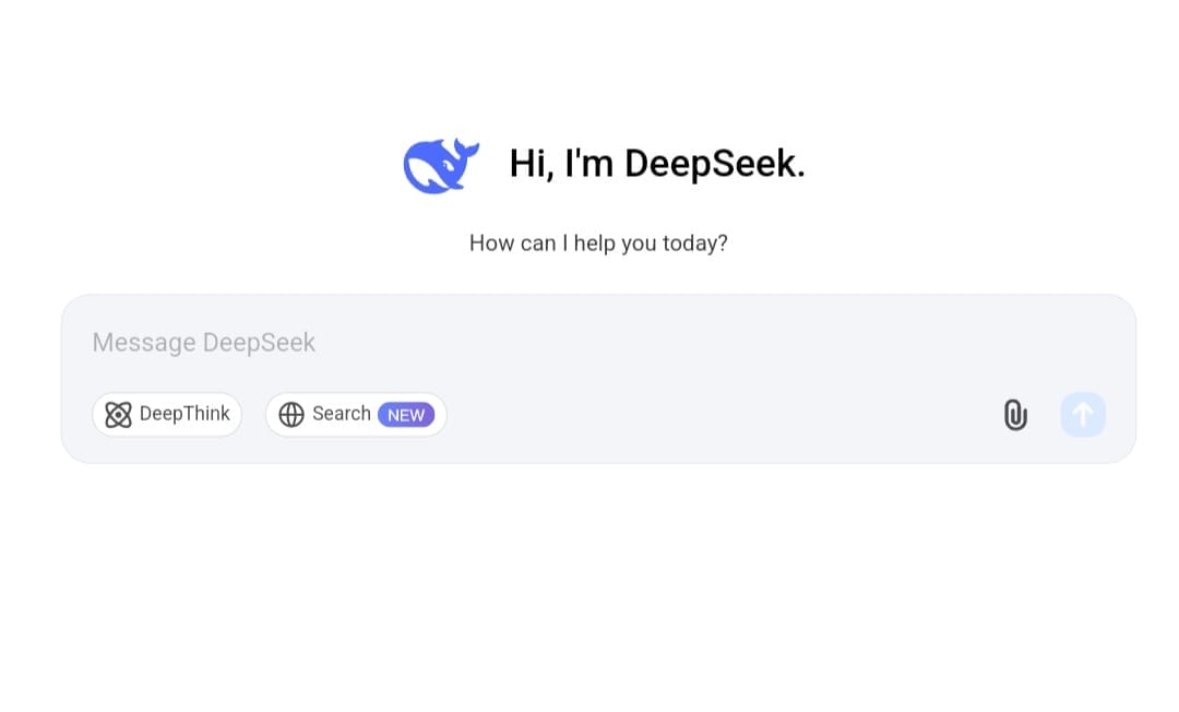 DeepSeek V3: نموذج ذكاء اصطناعي يتحدى الجميع ويعتقد أنه ChatGPT